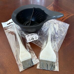 NWT Hair Color Mixing Bowl w/divided removable 1/2 bowl for 2 color& 2 brushes